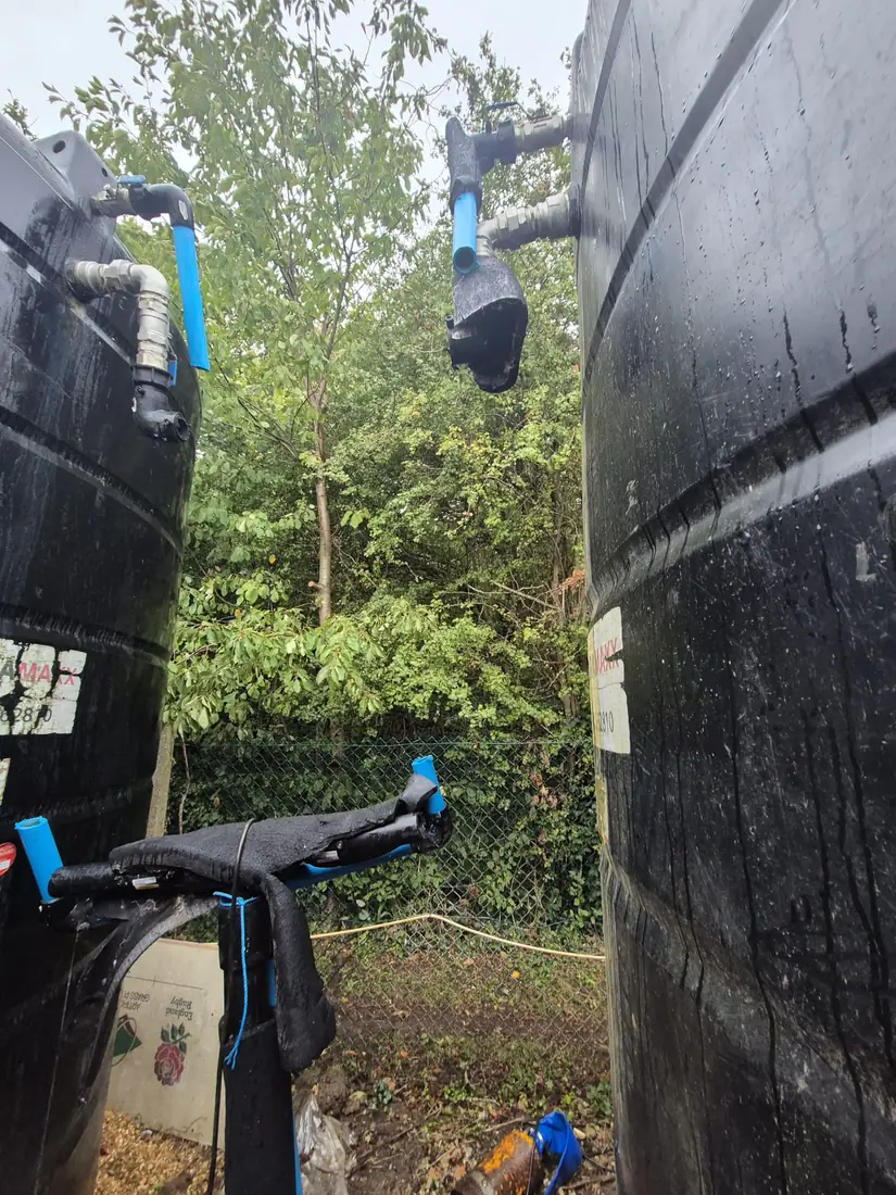 Storage tanks and riser manifold