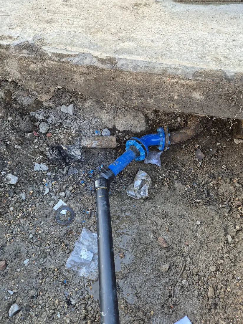 New MDPE water pipe laid in a trench