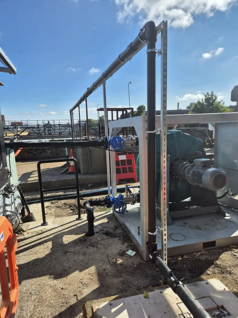 Storage tanks and riser manifold