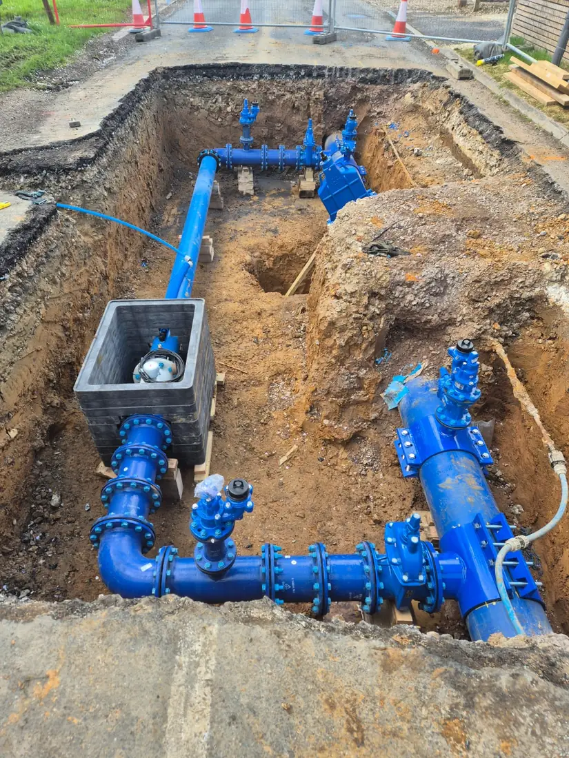 Water main and boundary connection in a trench